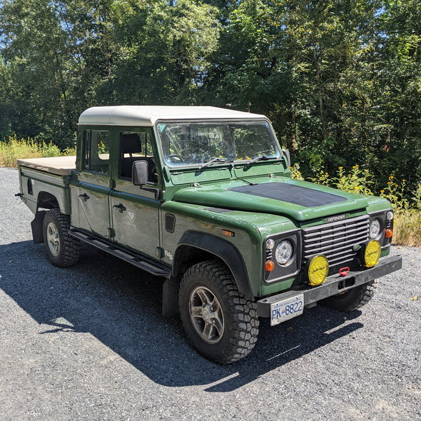 landrover defender 130 with cascadia 4x4 hood solar panel system VSS