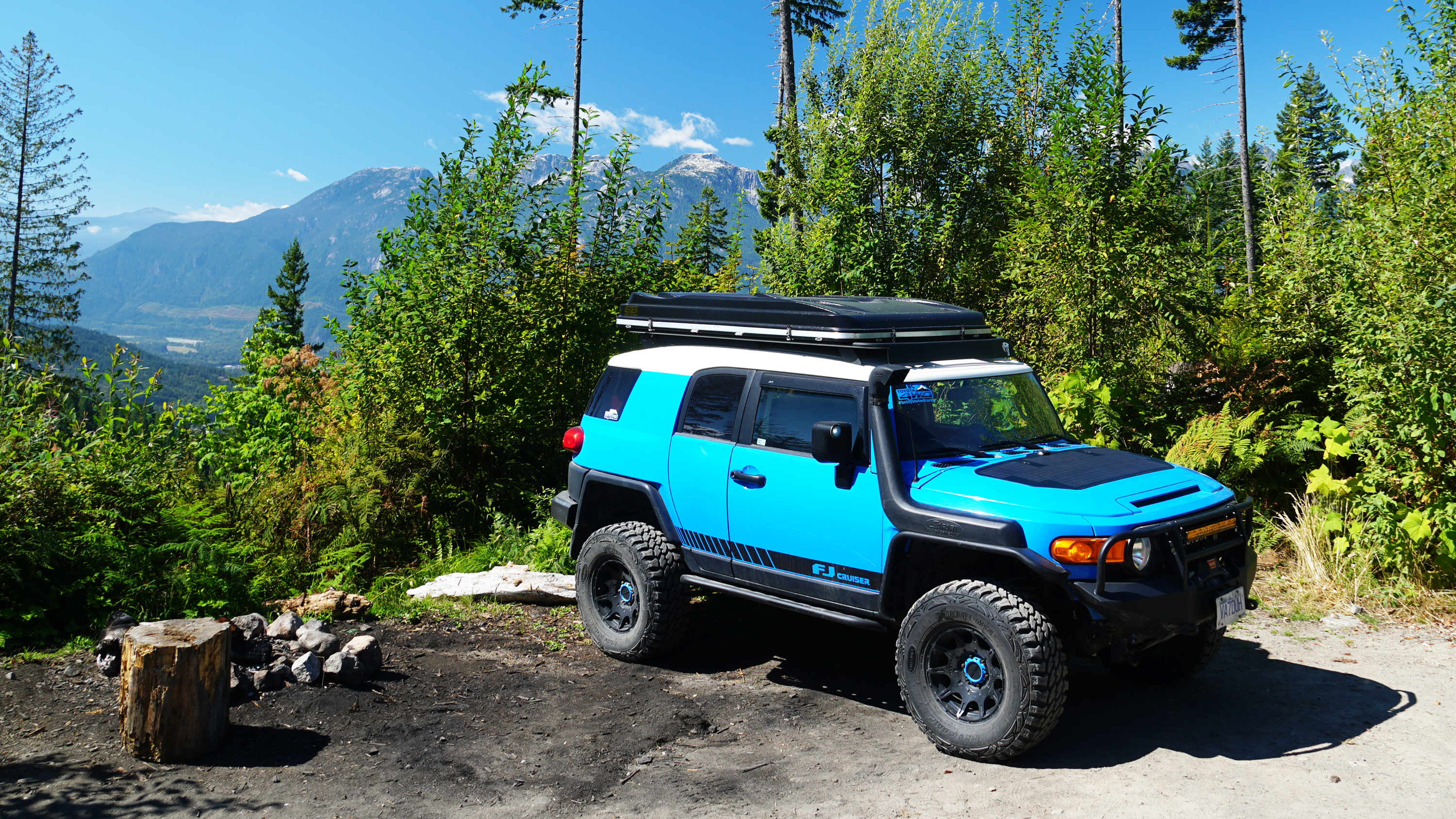 Jeep Wrangler JK VSS System™ - 100 Watt Hood Solar Panel System – PowerTrays